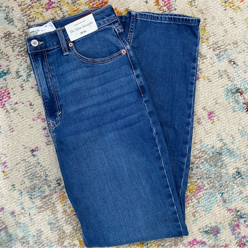 NWT Abercrombie Ultra High Rise Slim Straight Jeans